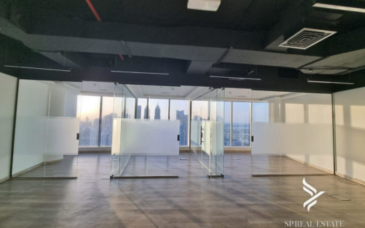 Vacant – Sea View – High Floor – Partitions