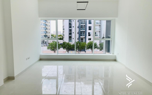 Spacious Unit – Ready to move in – Balcony – DSO